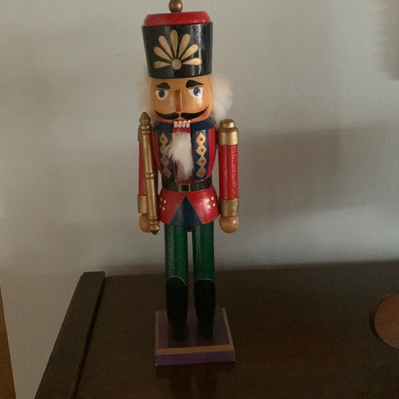 NUTCRACKER/ LOOKS NEW / - Picture 1 of 2